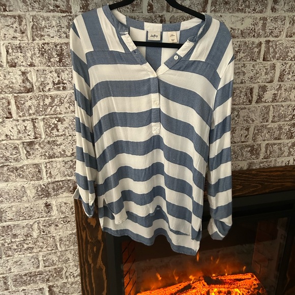 1/4 sleeve stripped shirt - Picture 1 of 3